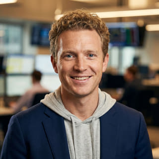 Ryan Brooks, Analista Principal de Trading en Cresta Ahorranza